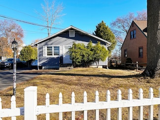 231 York Rd, Fairfield, CT 06825