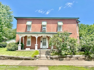 106 S High St, California, MO 65018