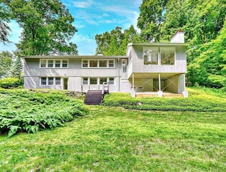 52 Martha's Point Rd, Concord, MA 01742