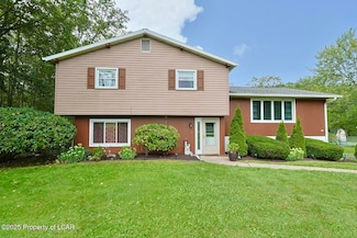 17 Frontier Rd, Bear Creek Township, PA 18702