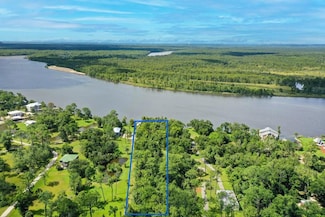 137 Cedar Oaks Ln, Apalachicola, FL 32320