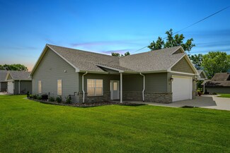 304 S Chestnut St, Edgewood, IA 52042