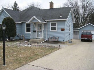 1316 Prairie St, Aurora, IL 60506