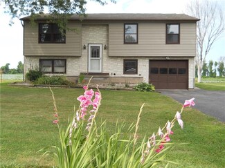 46 Highview Dr, Hamlin, NY 14464