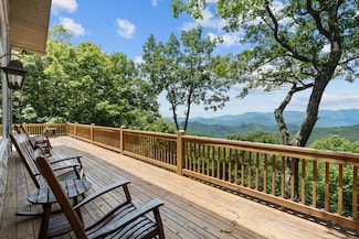 700 Silly Ridge Rd, Scaly Mountain, NC 28775