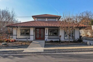 2105 W Morphy St, Fort Worth, TX 76110