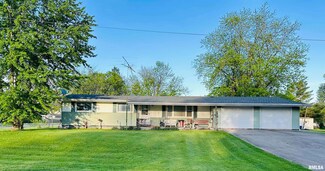 521 N 6th St, Wyoming, IL 61491