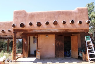 7 Freedom Rd, Carson, NM 87517