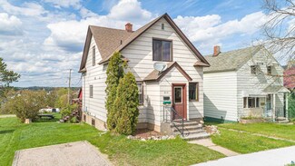 215 W Chapman St, Ely, MN 55731