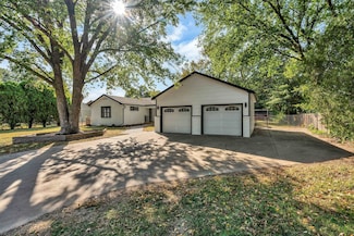 113 N Byron Rd, Wichita, KS 67212