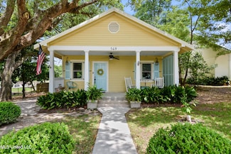 149 Bay View Ct, Bay Saint Louis, MS 39520