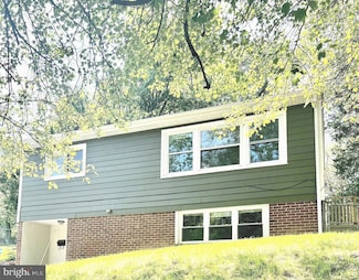 13428 Greenacre Dr, Woodbridge, VA 22191
