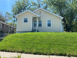 1504 Sycamore St, Saint Joseph, MO 64503