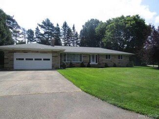 37 Sunset Ln, Springville, NY 14141