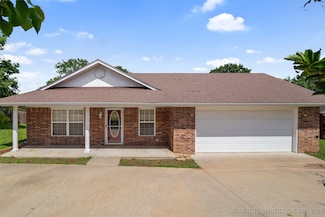 15 W Ridge Way, Bristow, OK 74010