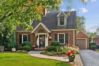 960 Harvard Ct, Highland Park, IL 60035