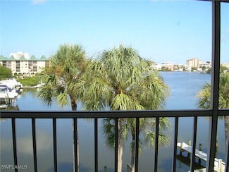 9101 Vanderbilt Dr Unit 304, Naples, FL 34108