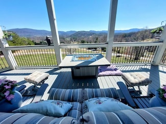 93 Town Creek Overlook, Blairsville, GA 30512