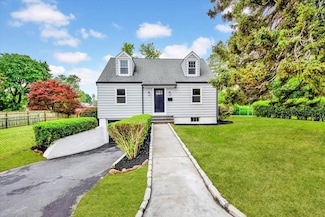 250 Bainbridge Ave, Thornwood, NY 10594