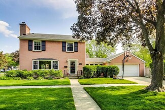 101 W Shabonee Trail, Mount Prospect, IL 60056