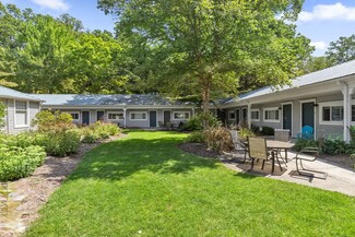 842 Lake St Unit 8, Saugatuck, MI 49453