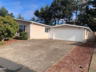 339 NE 35th St, Newport, OR 97365