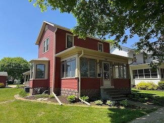 208 S Broad St, Lanark, IL 61046