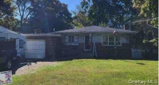 169 N Side Rd, Wading River, NY 11792