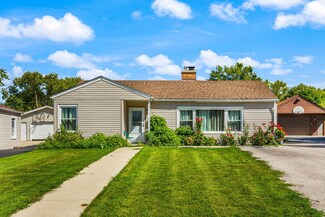 51 S Hawthorne Blvd, Mundelein, IL 60060