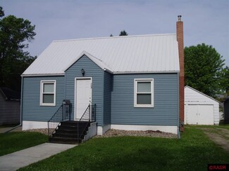709 709 N First St, Waterville, MN 56096