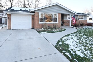 1212 Carswell Ave, Elk Grove Village, IL 60007