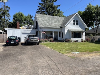 251 Schooling St, Harrisburg, OR 97446