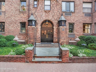 4 Lafayette Ct Unit 1C, Greenwich, CT 06830