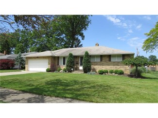 6116 Cabrini Ln, Seven Hills, OH 44131
