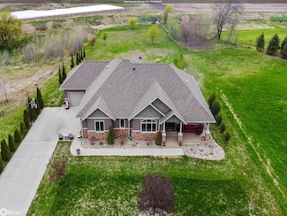 1415 N 20th St, Clear Lake, IA 50428