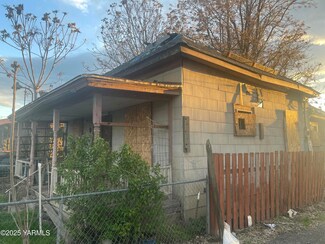 9 S D St, Toppenish, WA 98948