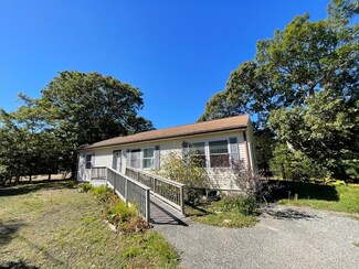 69 Summit Ave, Vineyard Haven, MA 02568
