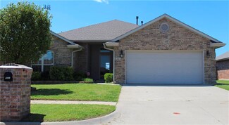 9521 Crooked Creek Ln, Moore, OK 73160