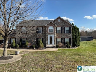 9032 Claussville Rd, Fogelsville, PA 18051