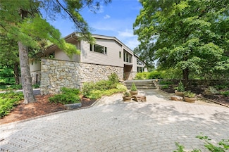 106 Fair Acres Dr, Sewickley, PA 15143