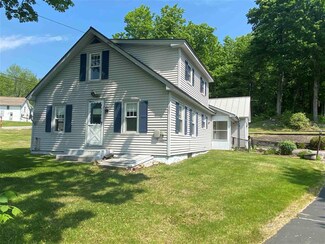 607 Old Main St, New London, NH 03257