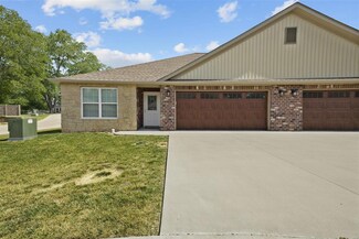 525 Windsor Ln, Farmington, MO 63640