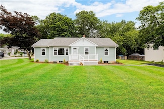 65 Harrop Ave, Warwick, RI 02886