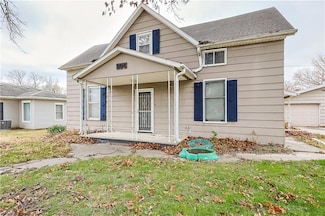 304 N 5th St, Wathena, KS 66090