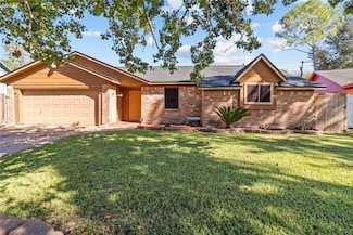 2202 Colonial Ct N, League City, TX 77573
