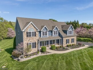 14 Plaza Rd, Phillipsburg, NJ 08865