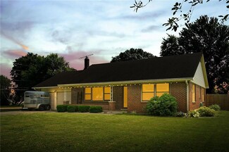 501 SW Locust St, Oak Grove, MO 64075