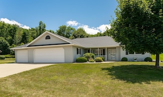 320 Northern Hills Trail, Saint Charles, MN 55972