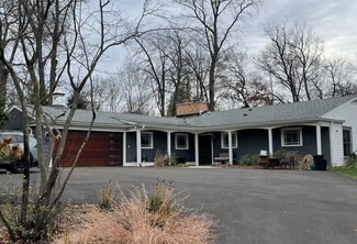 69 Bluff Rd, Trout Valley, IL 60013