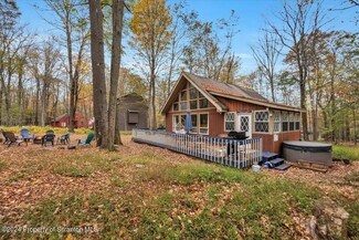 37 Sunset Dr, Gouldsboro, PA 18424